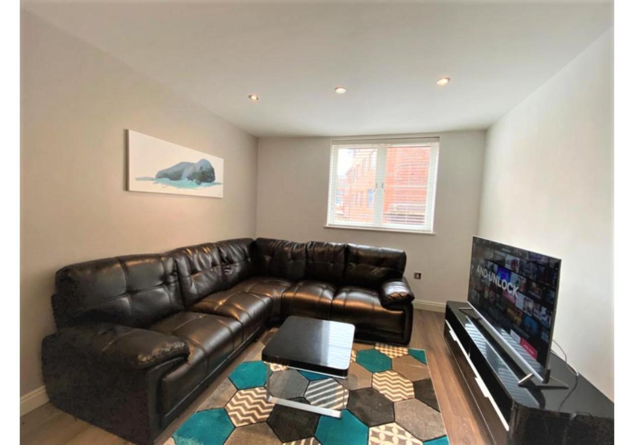 24-7 Secured City Centre Apartments With Free Underground Parking And Wifi 伯明翰 外观 照片