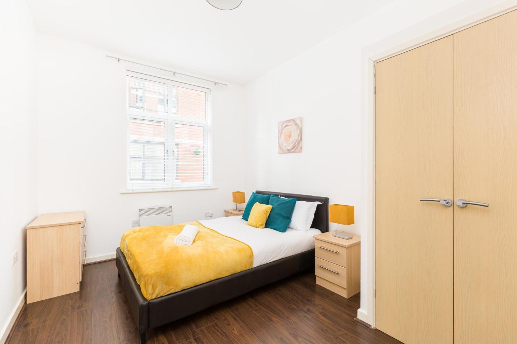 24-7 Secured City Centre Apartments With Free Underground Parking And Wifi 伯明翰 外观 照片