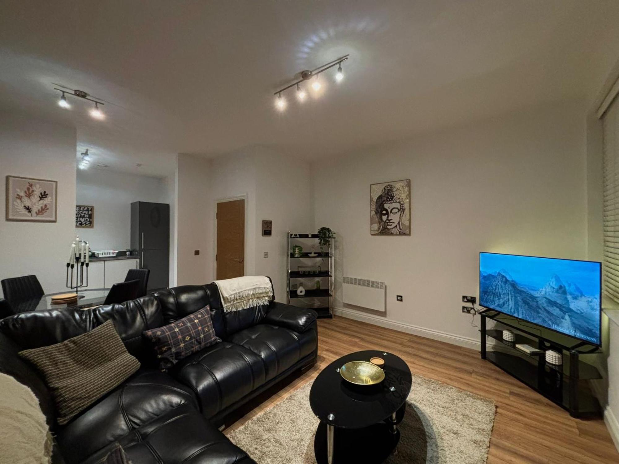 24-7 Secured City Centre Apartments With Free Underground Parking And Wifi 伯明翰 外观 照片