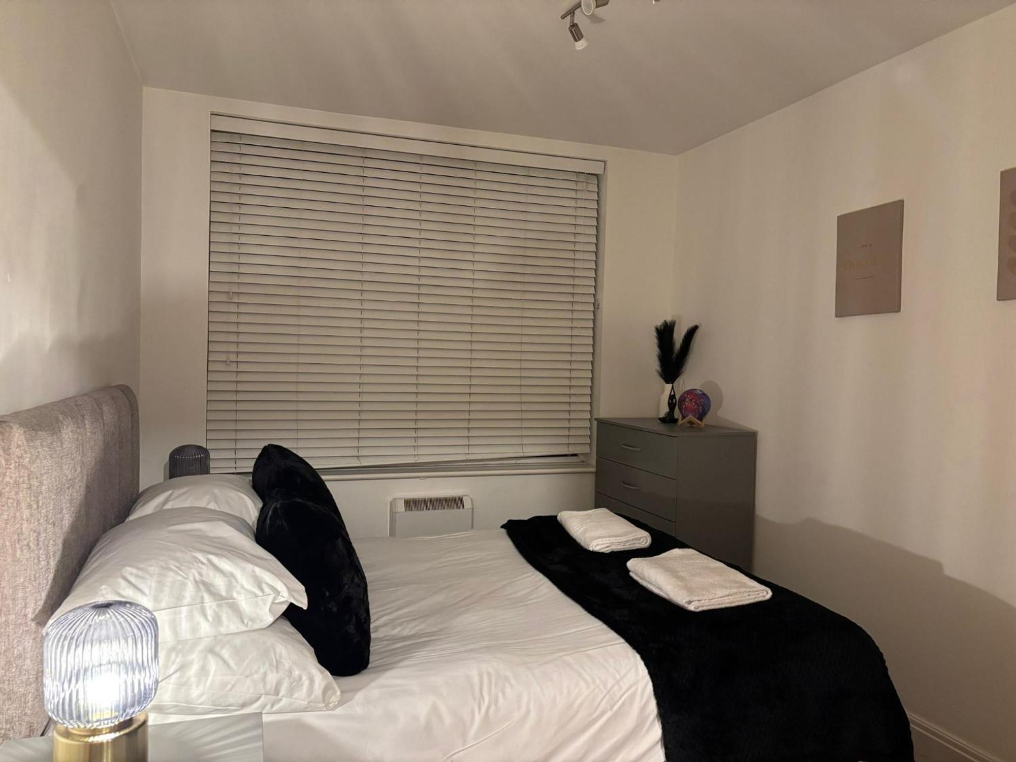 24-7 Secured City Centre Apartments With Free Underground Parking And Wifi 伯明翰 外观 照片