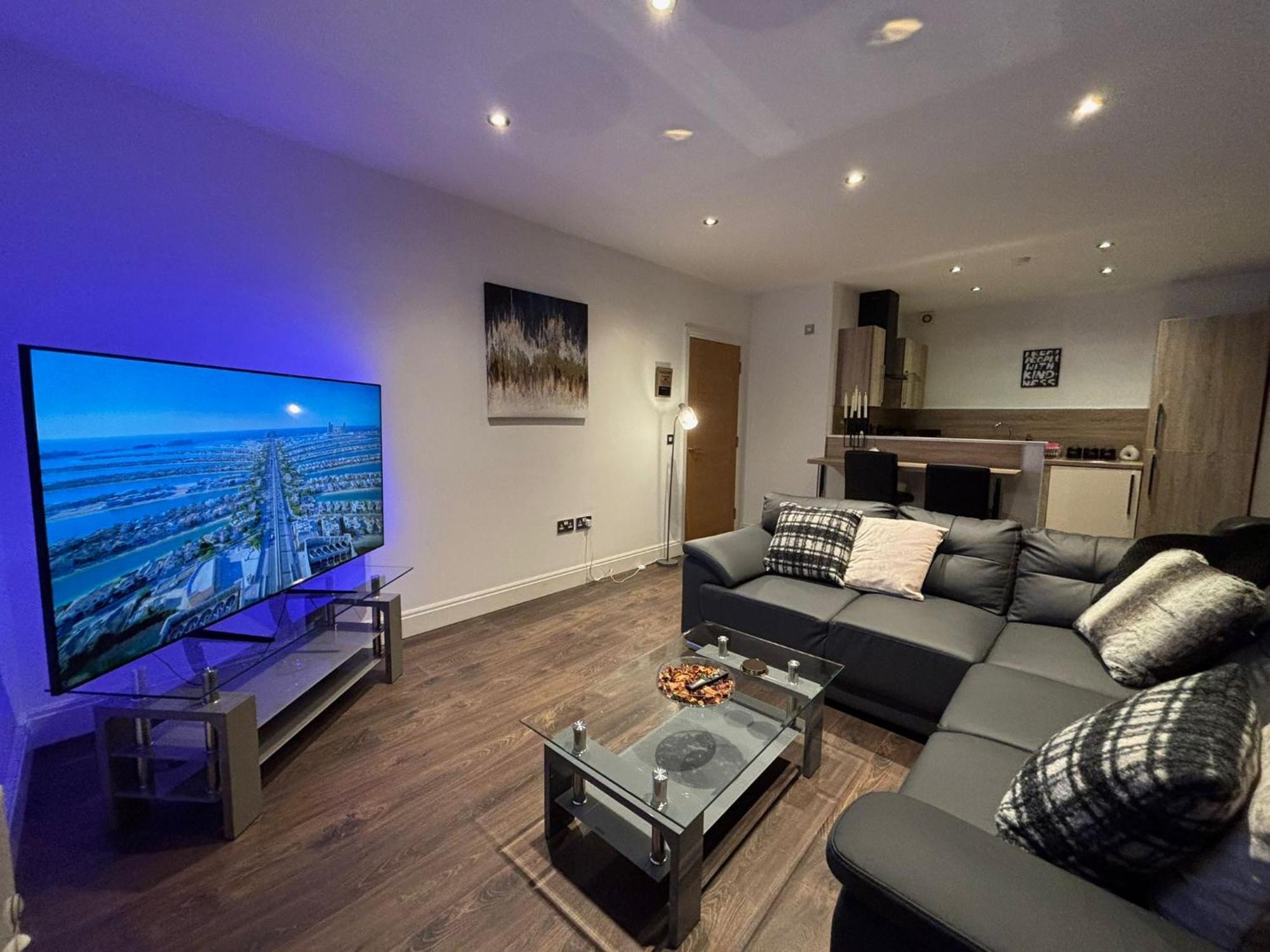 24-7 Secured City Centre Apartments With Free Underground Parking And Wifi 伯明翰 外观 照片