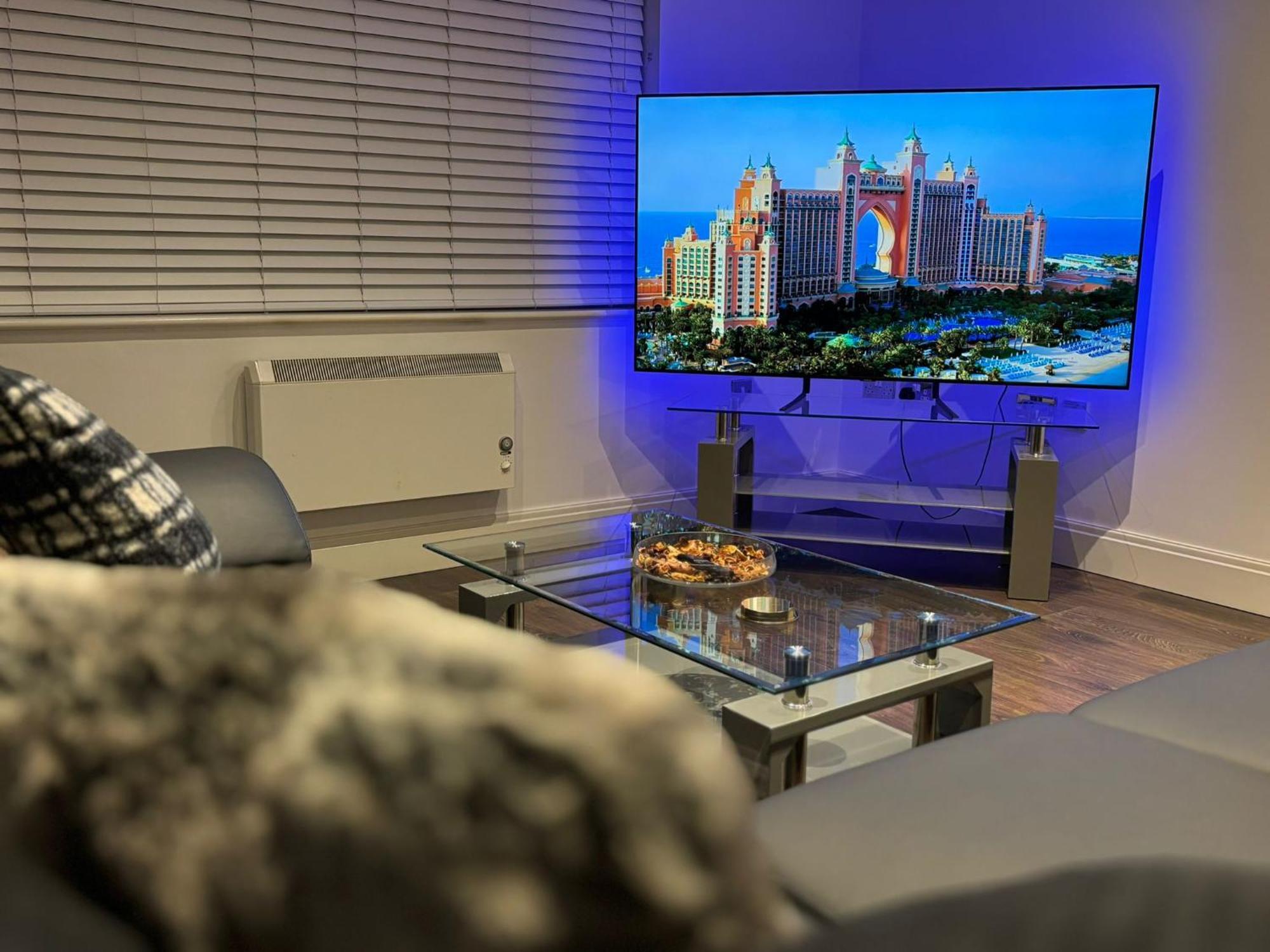 24-7 Secured City Centre Apartments With Free Underground Parking And Wifi 伯明翰 外观 照片