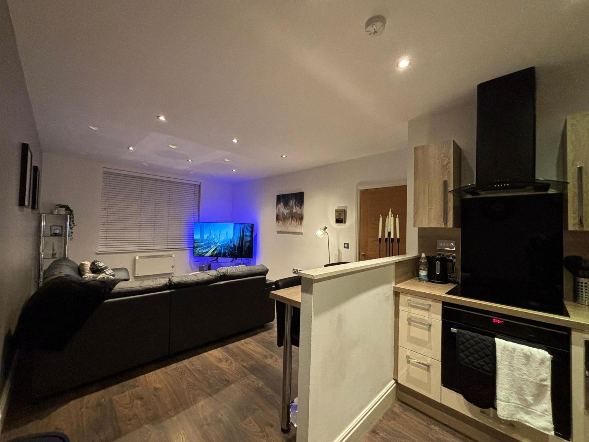 24-7 Secured City Centre Apartments With Free Underground Parking And Wifi 伯明翰 外观 照片