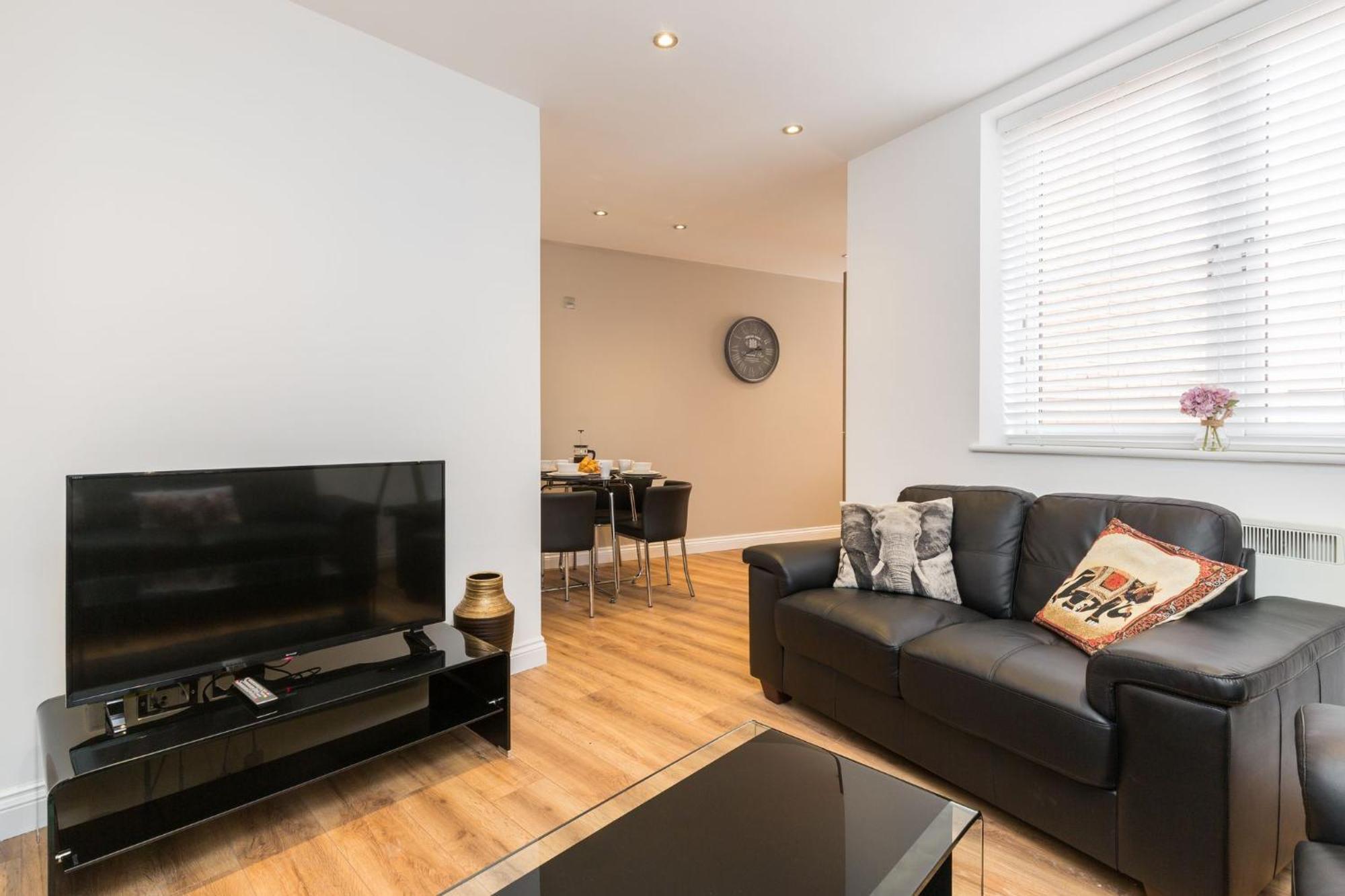24-7 Secured City Centre Apartments With Free Underground Parking And Wifi 伯明翰 外观 照片