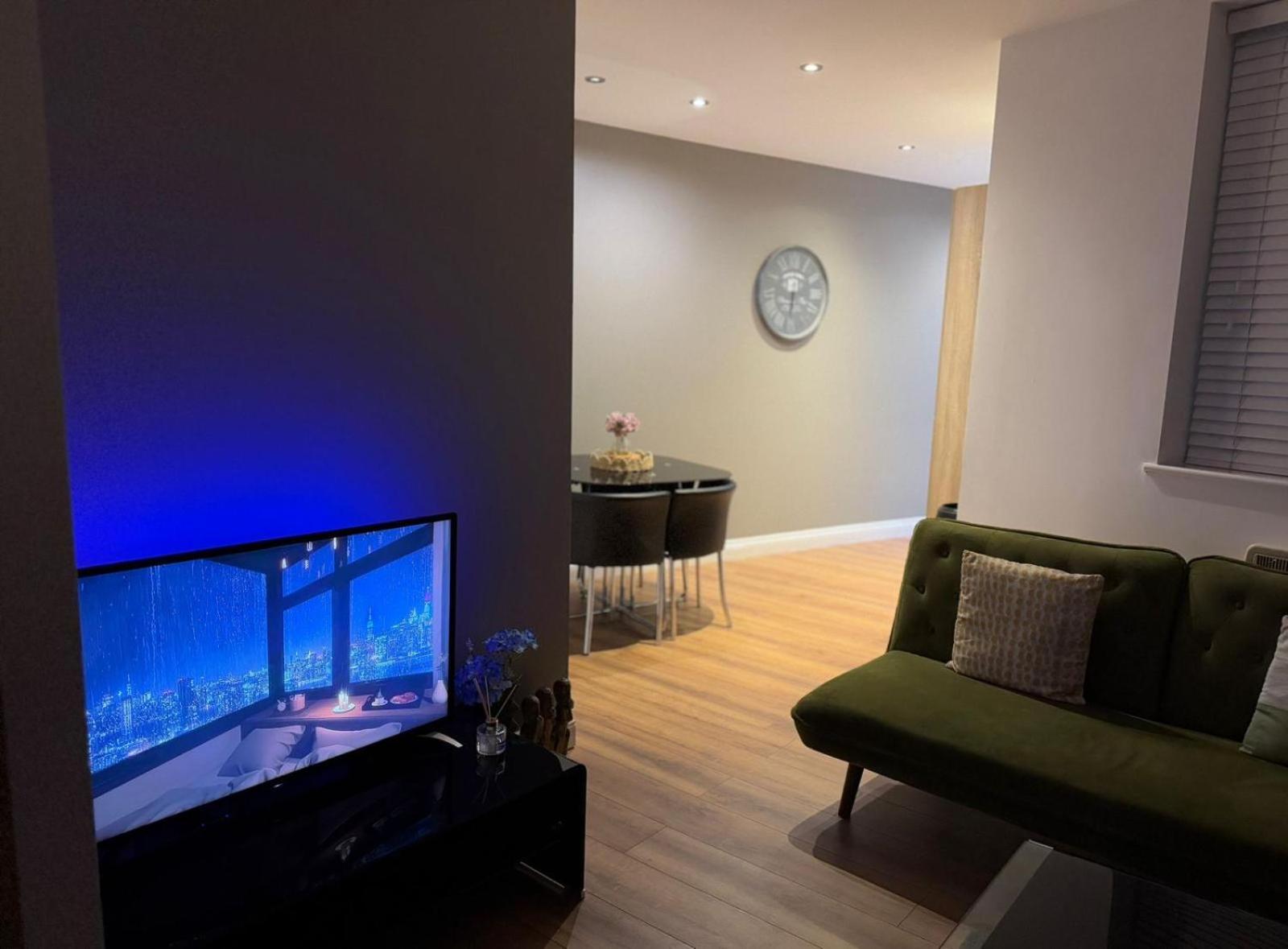 24-7 Secured City Centre Apartments With Free Underground Parking And Wifi 伯明翰 外观 照片