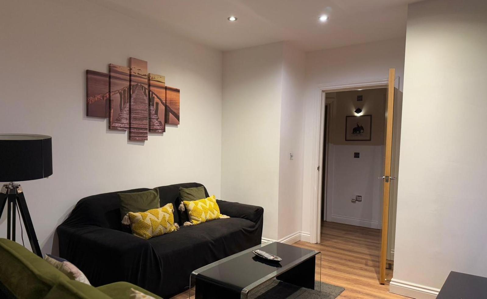 24-7 Secured City Centre Apartments With Free Underground Parking And Wifi 伯明翰 外观 照片