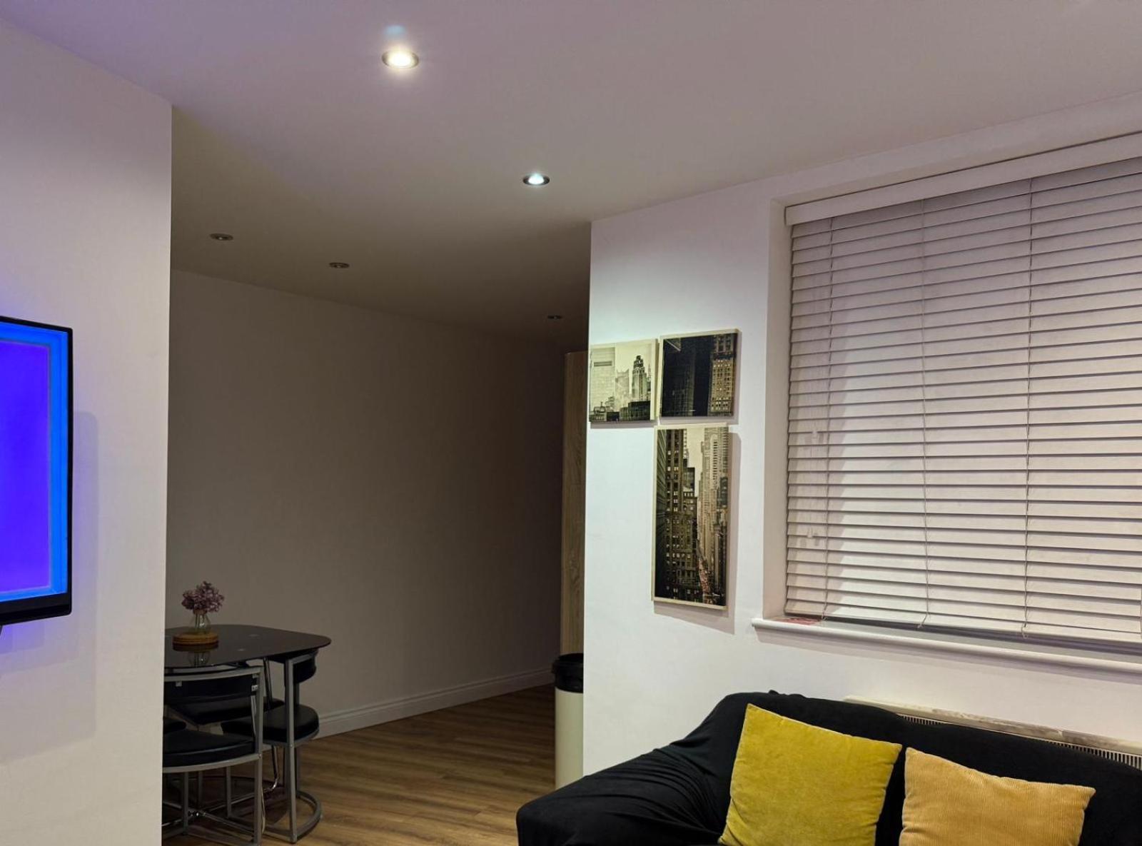 24-7 Secured City Centre Apartments With Free Underground Parking And Wifi 伯明翰 外观 照片