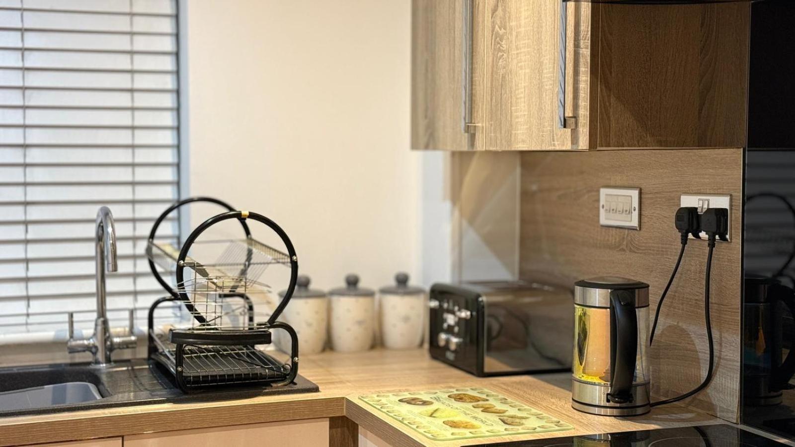 24-7 Secured City Centre Apartments With Free Underground Parking And Wifi 伯明翰 外观 照片