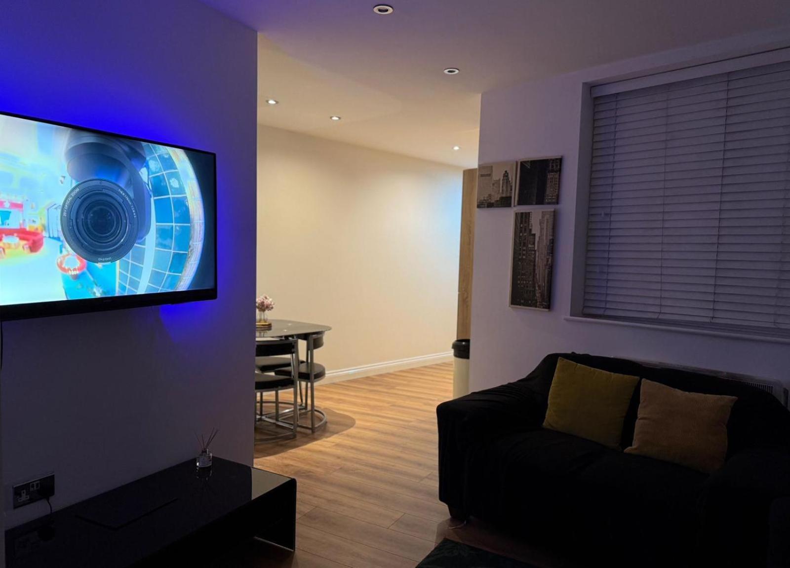 24-7 Secured City Centre Apartments With Free Underground Parking And Wifi 伯明翰 外观 照片